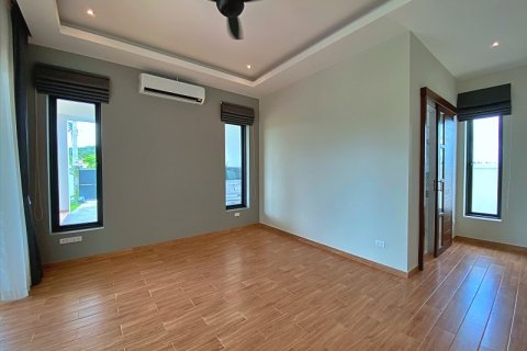 Chalet de 4 dormitorios en Hua Hin, Tailandia № 168815 - foto 25