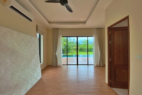 Chalet de 4 dormitorios en Hua Hin, Tailandia № 168815 - foto 15