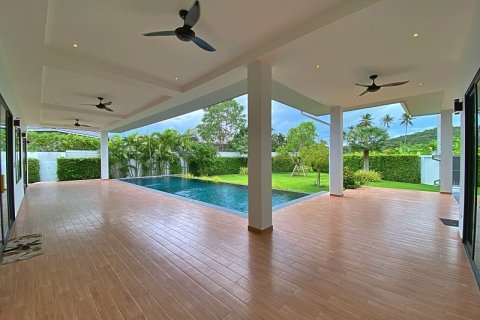 Chalet de 4 dormitorios en Hua Hin, Tailandia № 168815 - foto 5