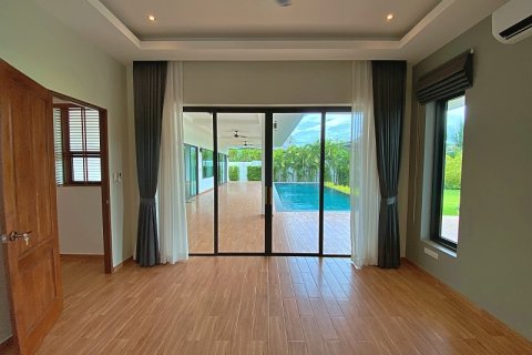 Chalet de 4 dormitorios en Hua Hin, Tailandia № 168815 - foto 27