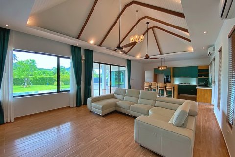 Chalet de 4 dormitorios en Hua Hin, Tailandia № 168815 - foto 13