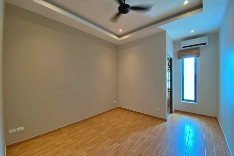 Chalet de 4 dormitorios en Hua Hin, Tailandia № 168815 - foto 21