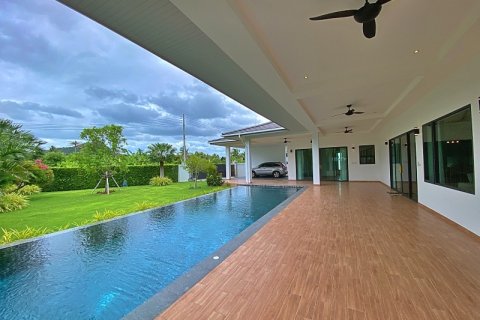 Chalet de 4 dormitorios en Hua Hin, Tailandia № 168815 - foto 6