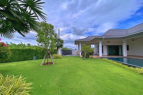Chalet de 4 dormitorios en Hua Hin, Tailandia № 168815 - foto 2