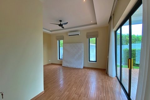 Chalet de 4 dormitorios en Hua Hin, Tailandia № 168815 - foto 14