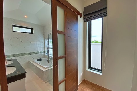 Chalet de 4 dormitorios en Hua Hin, Tailandia № 168815 - foto 29