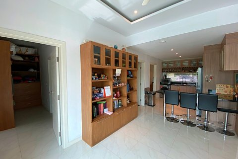 Chalet de 3 dormitorios en Hua Hin, Tailandia № 168816 - foto 19