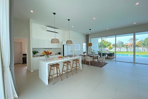 Chalet de 4 dormitorios en Hua Hin, Tailandia № 168811 - foto 7
