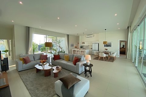 Chalet de 4 dormitorios en Hua Hin, Tailandia № 168811 - foto 8