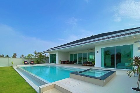 Villa à Hua Hin, Thaïlande 4 chambres № 168811