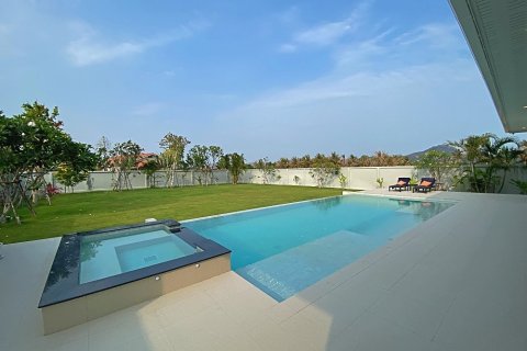 Chalet de 4 dormitorios en Hua Hin, Tailandia № 168811 - foto 5