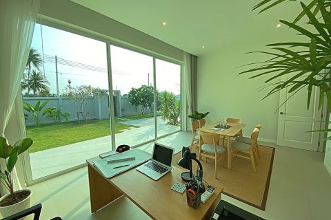 Chalet de 4 dormitorios en Hua Hin, Tailandia № 168811 - foto 18