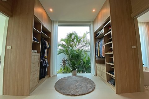 Chalet de 4 dormitorios en Hua Hin, Tailandia № 168811 - foto 13