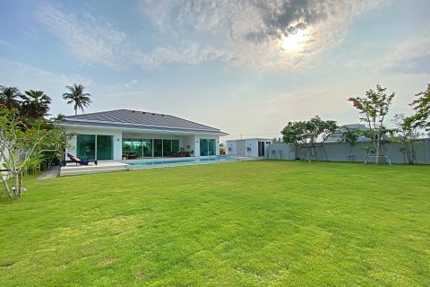 Chalet de 4 dormitorios en Hua Hin, Tailandia № 168811 - foto 4