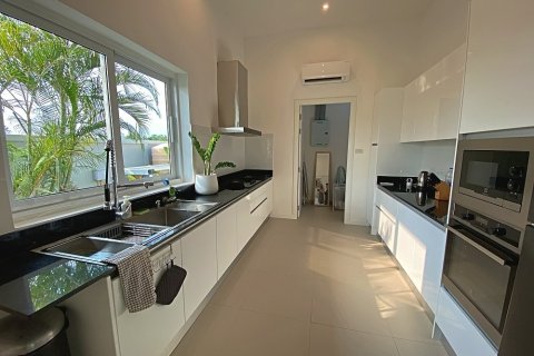 Chalet de 4 dormitorios en Hua Hin, Tailandia № 168811 - foto 20