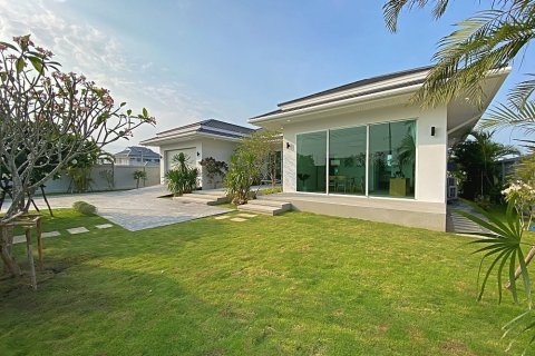 Chalet de 4 dormitorios en Hua Hin, Tailandia № 168811 - foto 23