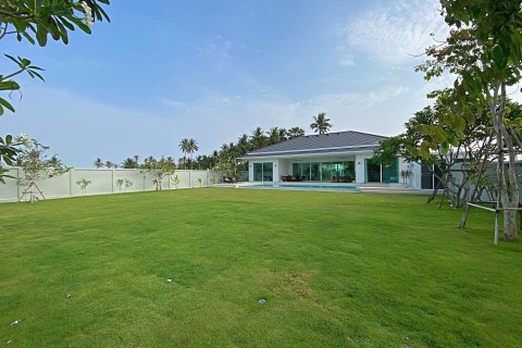 Chalet de 4 dormitorios en Hua Hin, Tailandia № 168811 - foto 3