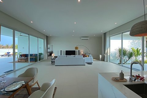 Chalet de 4 dormitorios en Hua Hin, Tailandia № 168811 - foto 10