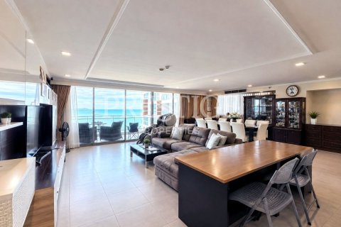 Condominio de 3 dormitorios en Pattaya, Tailandia № 234092