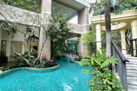 Condominio de 3 dormitorios en Bangkok, Tailandia № 181227 - foto 11
