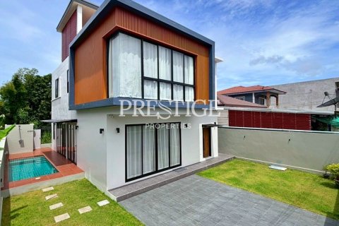 House in Pattaya, Thailand 4 bedrooms № 198079