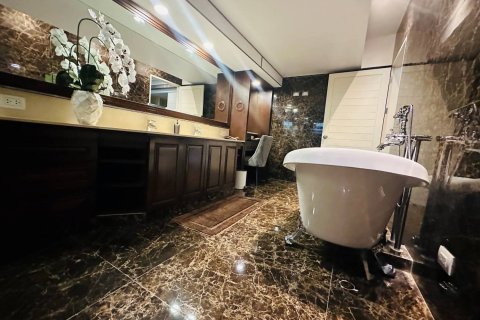 Casa de 5 dormitorios en Bangkok, Tailandia № 180779 - foto 20