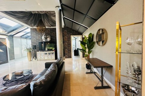 Casa de 5 dormitorios en Bangkok, Tailandia № 180779 - foto 11