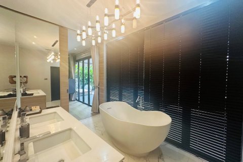Casa de 5 dormitorios en Bangkok, Tailandia № 180779 - foto 18