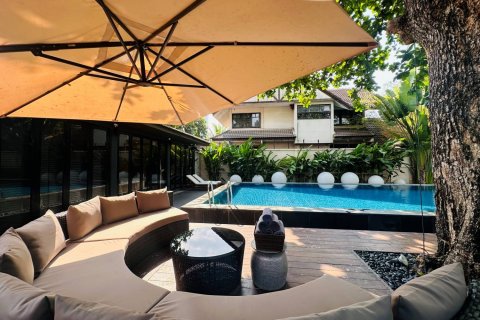 Casa de 5 dormitorios en Bangkok, Tailandia № 180779 - foto 3