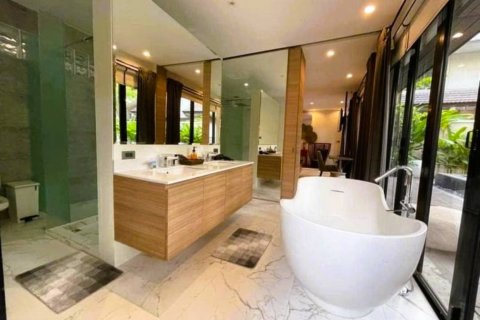 Casa de 5 dormitorios en Bangkok, Tailandia № 180779 - foto 15