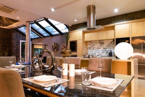 Casa de 5 dormitorios en Bangkok, Tailandia № 180779 - foto 10