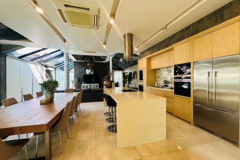 Casa de 5 dormitorios en Bangkok, Tailandia № 180779 - foto 9