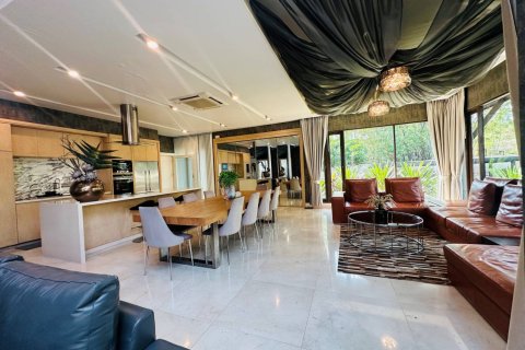 Casa de 5 dormitorios en Bangkok, Tailandia № 180779 - foto 8