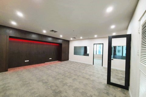 Oficina 340 m2 en Bangkok, Tailandia № 180785 - foto 12