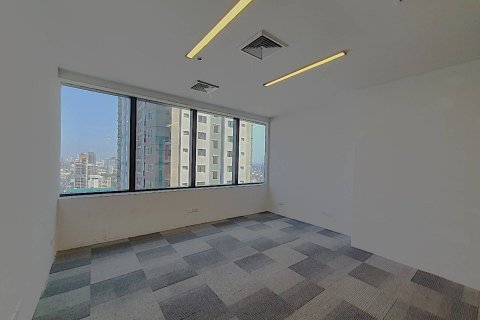 Oficina 340 m2 en Bangkok, Tailandia № 180785 - foto 8