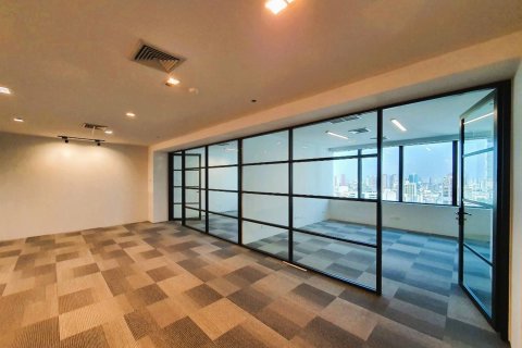 Oficina 340 m2 en Bangkok, Tailandia № 180785 - foto 7
