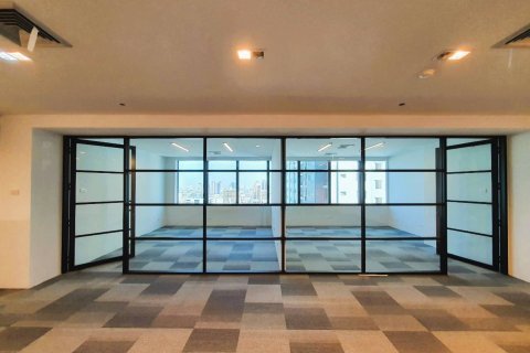 Oficina 340 m2 en Bangkok, Tailandia № 180785 - foto 6