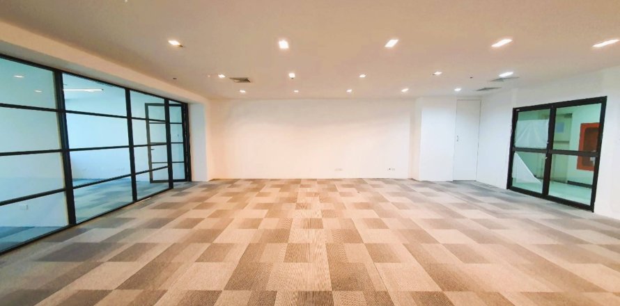 Oficina 340 m2 en Bangkok, Tailandia № 180785