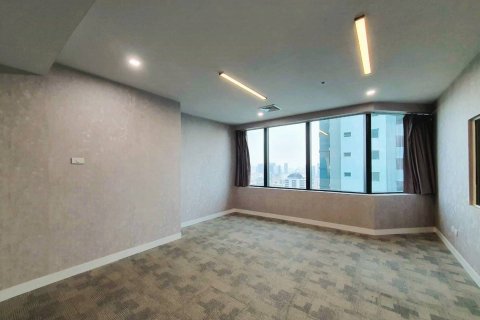Oficina 340 m2 en Bangkok, Tailandia № 180785 - foto 17