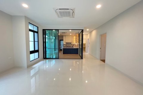 Haus in Bangkok, Thailand 5 Schlafzimmer № 180780 - Foto 9