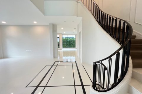 Haus in Bangkok, Thailand 5 Schlafzimmer № 180780 - Foto 14