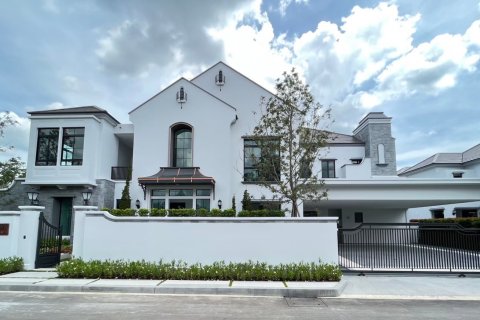 House in Bangkok, Thailand 5 bedrooms № 180780