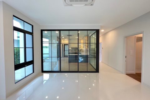 Haus in Bangkok, Thailand 5 Schlafzimmer № 180780 - Foto 8