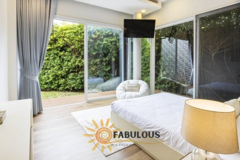 Chalet de 3 dormitorios en Bang Tao, Tailandia № 179262 - foto 4