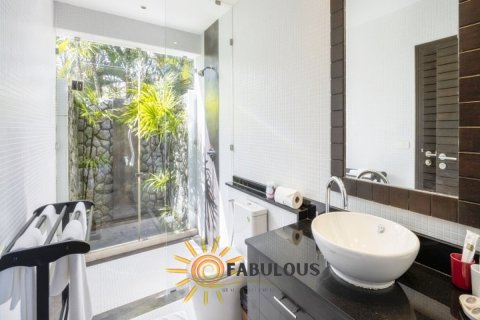 Chalet de 3 dormitorios en Bang Tao, Tailandia № 179261 - foto 4