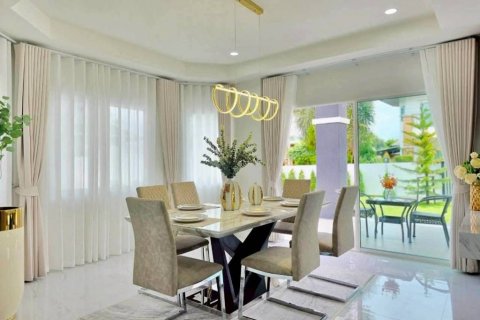 Chalet de 4 dormitorios en Pattaya, Tailandia № 134548 - foto 5