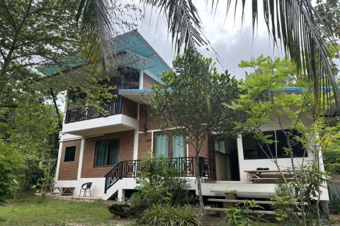 Chalet de 3 dormitorios en Surat Thani, Tailandia № 146861
