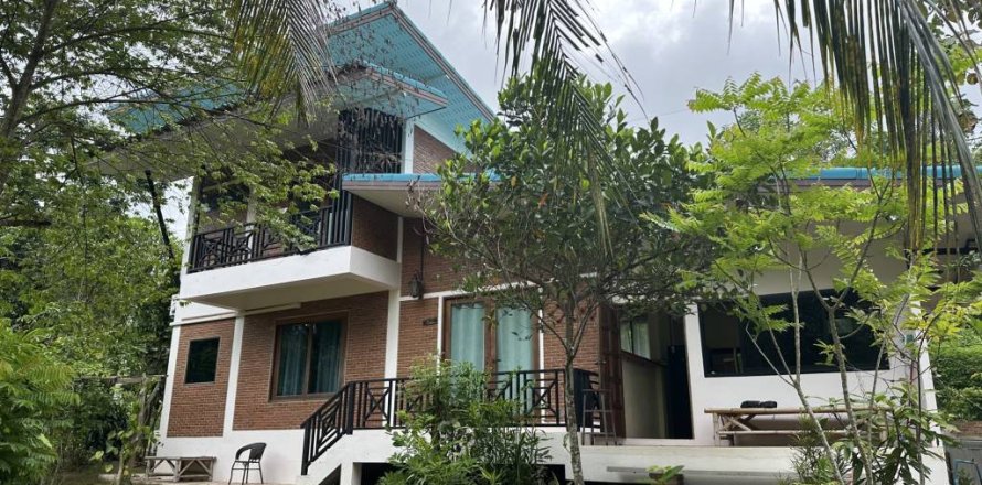 Chalet de 3 dormitorios en Surat Thani, Tailandia № 146861