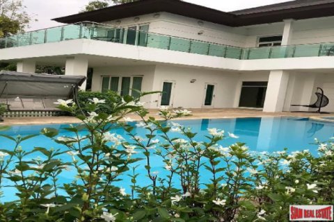 Local comercial 1400 m2 en Bang Na, Bangkok, Tailandia № 203240 - foto 4