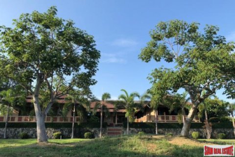 Chalet de 3 dormitorios en Pattaya, Tailandia № 203234